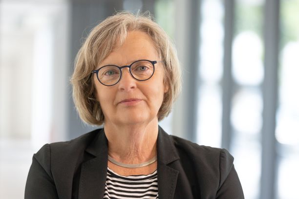 Frau Friederike Kayser-Büker