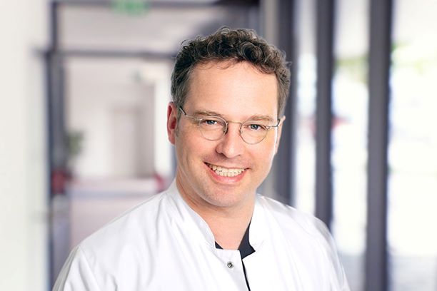 Herr Dr. med. Gregor Schmidt-Tobolar