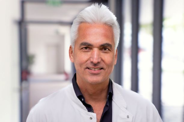 Herr Dr. med. Ertan Mergen